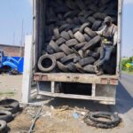 ELIMINAN RIESGO DE INCENDIO EN AMECAMECA TRAS RETIRAR DOS TRÁILERES CARGADOS DE NEUMÁTICOS