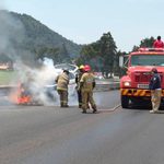 PROTECCIÓN CIVIL DE AMECAMECA CONTROLA OPORTUNAMENTE INCENDIO DE AUTO EN EL PUENTE DE SANTO TOMÁS